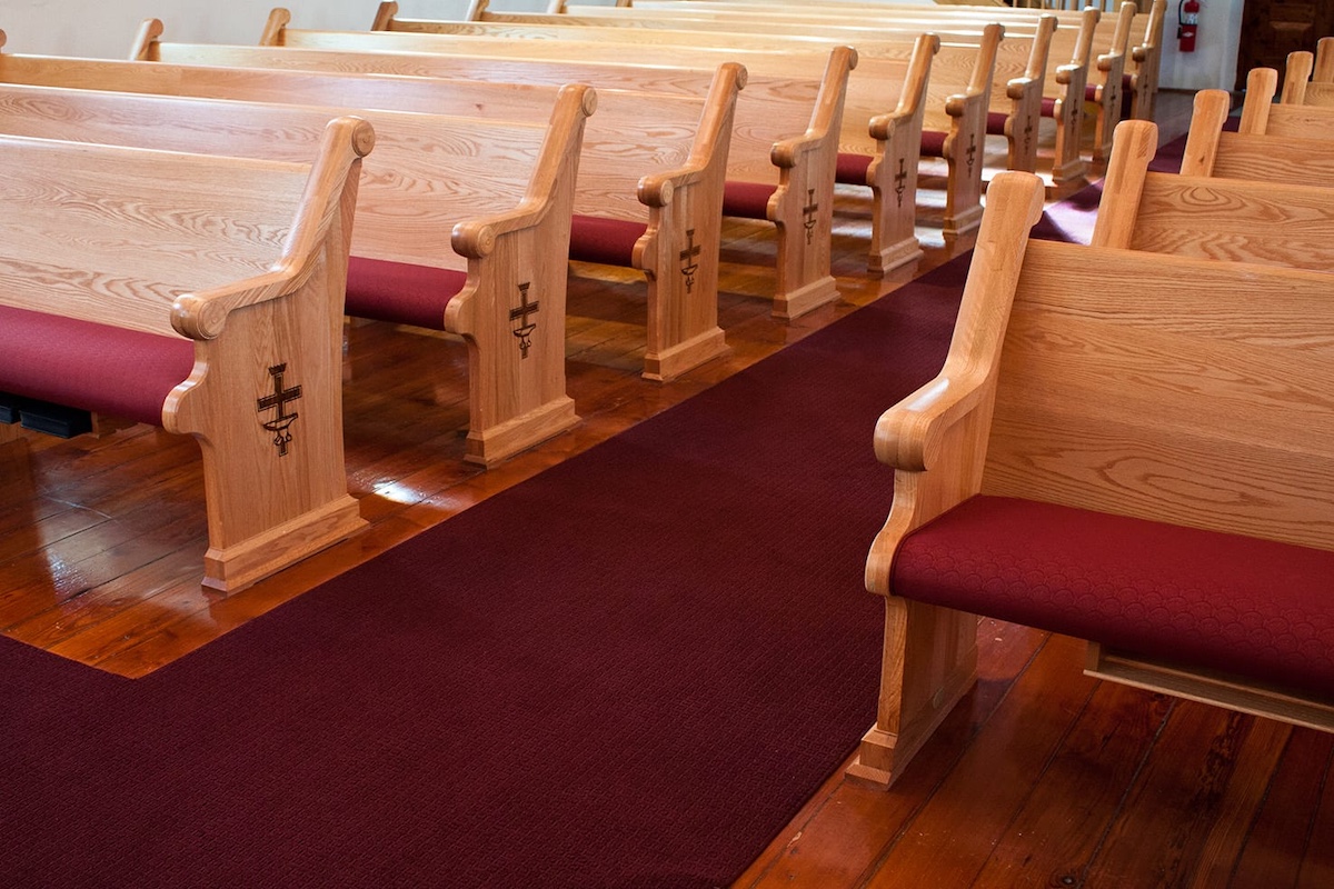 Pew Chairs and Their Role in Maximizing Seating Capacity hero image